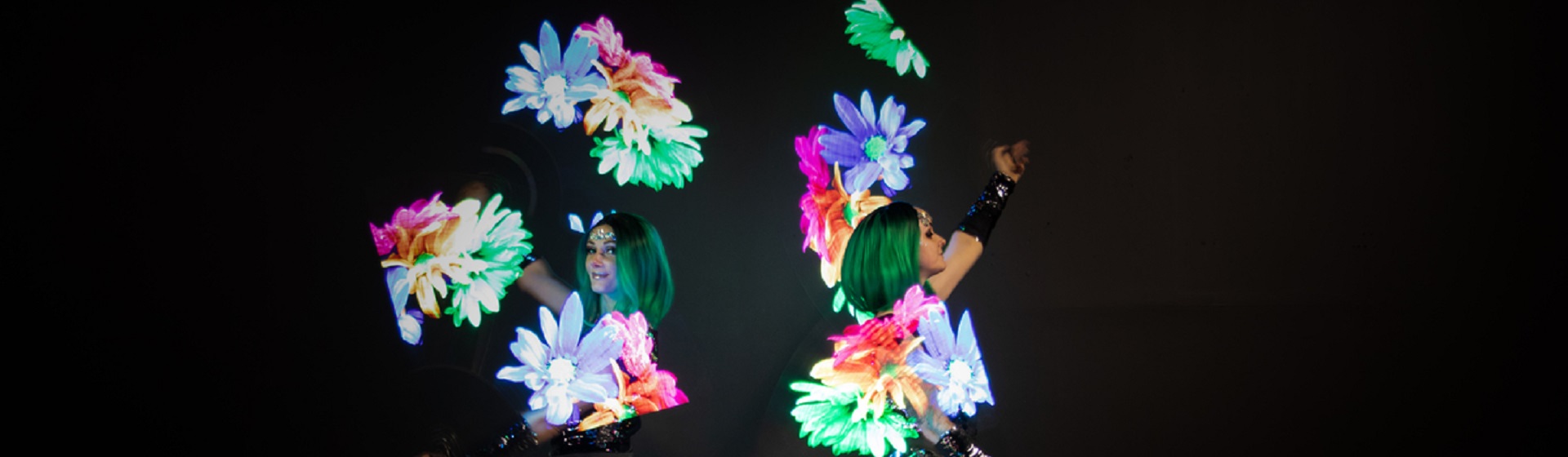 Пиксель шоу "Mirror Dolls"