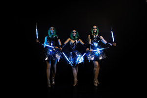 Пиксель шоу "Mirror Dolls"